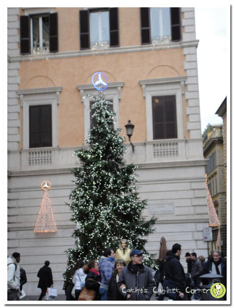 西班牙階梯廣場聖誕樹.jpg