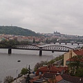 伏爾塔瓦河上有17座橋