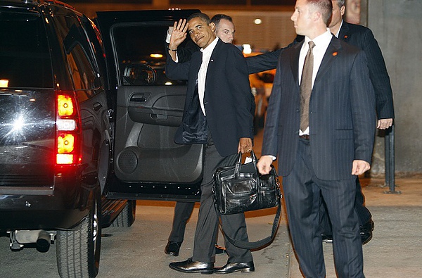 Obama Uses Tumi.JPG