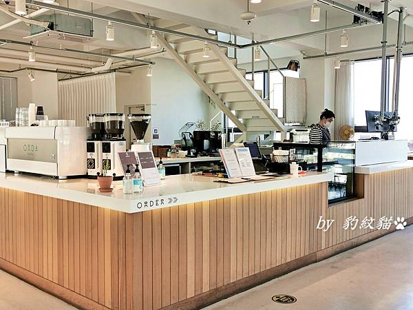 大邱咖啡廳| orda café可遠眺83塔的設計風咖廳，玫