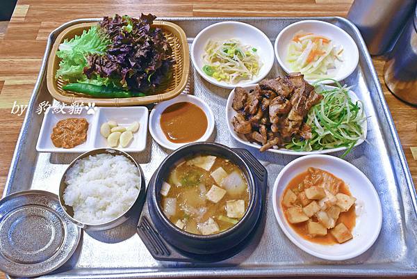 釜山美食。산수갑산山水甲山 南浦洞巷弄隱藏版烤排骨，50年老