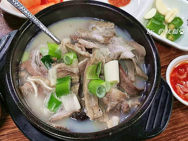 【首爾美食】홍대순대국弘大血腸湯 上班族最愛，湯香料多肉美，