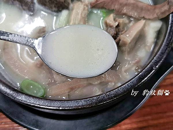 【首爾美食】홍대순대국弘大血腸湯 上班族最愛，湯香料多肉美，