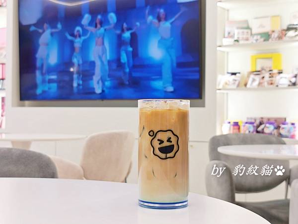 【首爾K-POP咖啡廳】LOLS CAFÉ 弘大旗艦店，BT