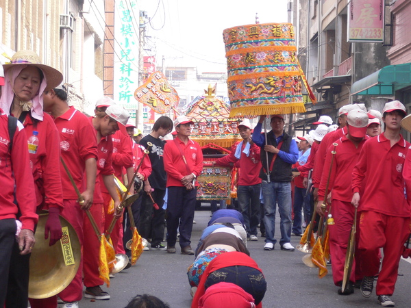 鑽轎底