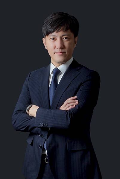 形象照最終版（西裝）.jpg