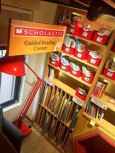 27圖書館內的Scholastic Reading Corner 引進全套的Guiding Reading System 引導閱讀系統.jpg