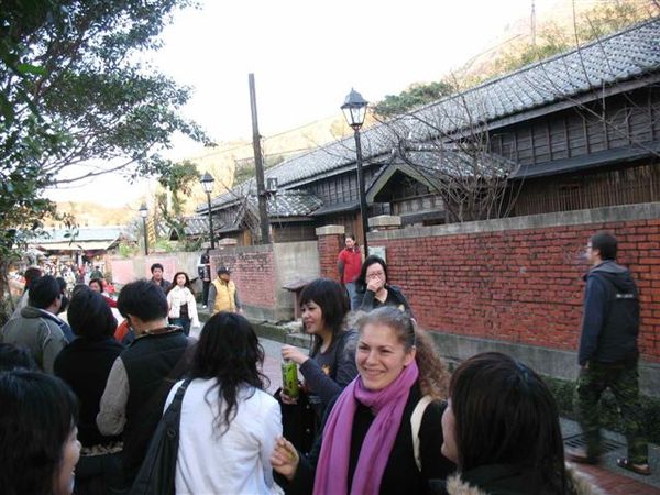 20071208_ 得排隊入場, 一次大約20人.jpg