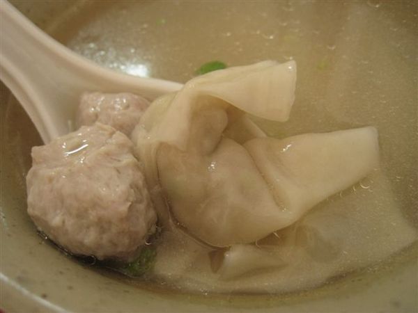 肉丸餛飩也不錯