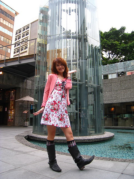 IMG_1327 新洋裝閃光照_resize.JPG IMG_1327 新洋裝閃光照_resize.JPG