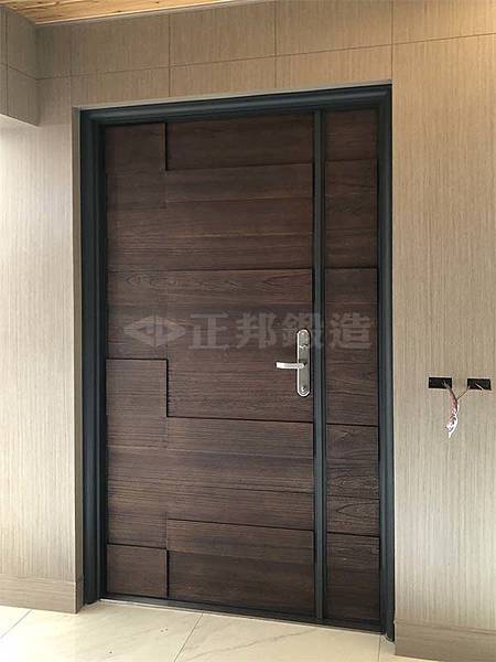 【居家 大門設計】居家大門雙面雙材質設計
