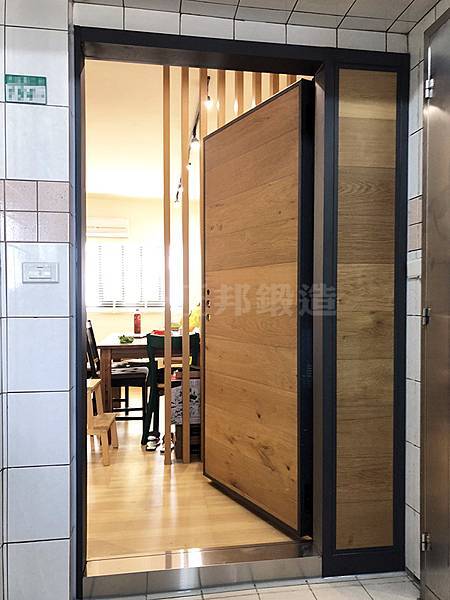 12654061112974.jpg 【居家 大門設計】居家大門雙面雙材質設計