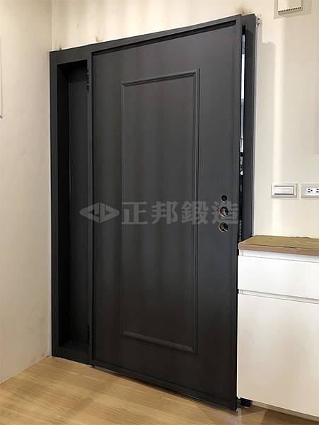 【居家 大門設計】居家大門雙面雙材質設計