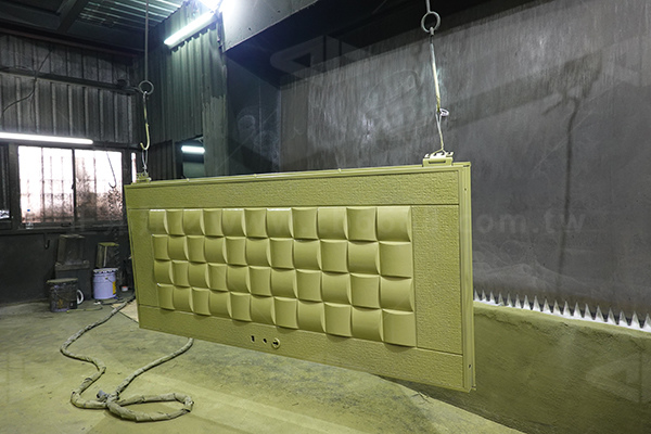 DSC00735.jpg 正邦建材粉體烤漆設備 玄關門最好的烤漆是什麼?正邦高溫雙層粉體氟碳烤漆,堅持二烤二塗的烤漆