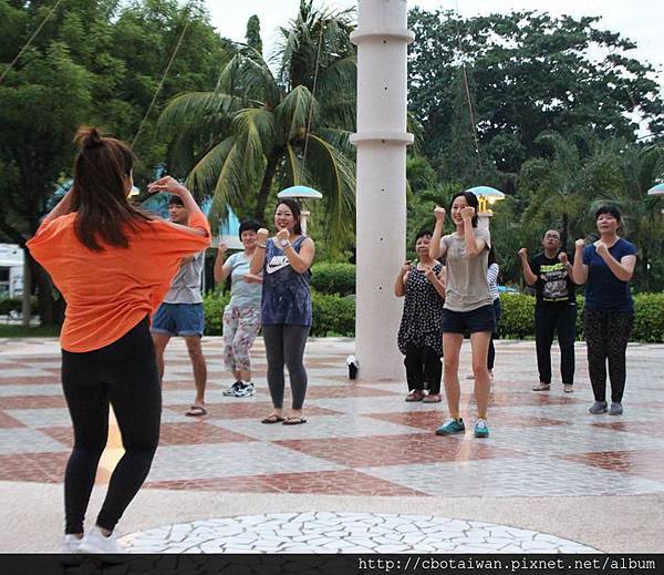 20170720 003 outdoor zumba.jpg