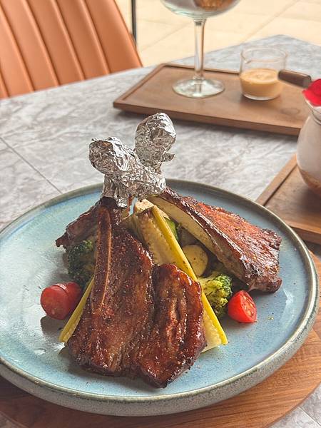 松菸限定 戰斧豬排 排餐!! 創意咖啡 就在成真咖啡