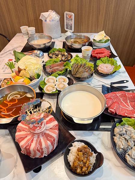 新莊平價火鍋吃到飽` [韓哥哥石頭火鍋]