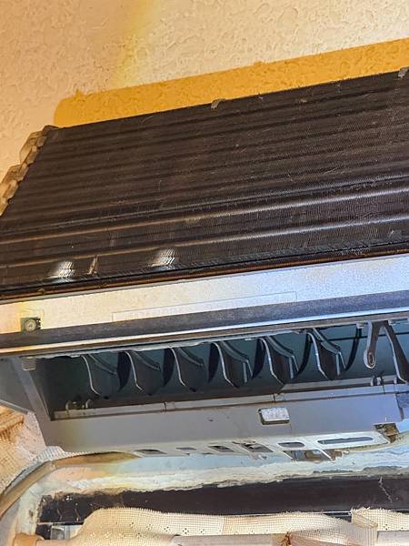 🌿 夏天的風專業分離式冷氣清潔｜冷氣清洗優惠 🌿