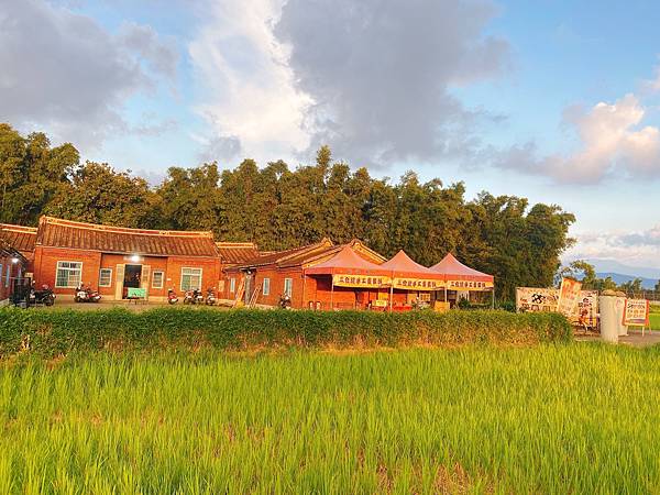 ｜桃園大溪美食｜笑CC帶你去田間看夕陽田園美景，去三合院(三