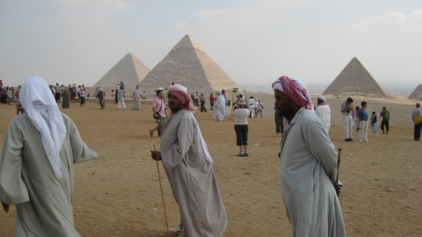 這些綁頭巾的埃及人讓我覺得很有埃及的fu.JPG