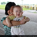婉琪阿姨抱我