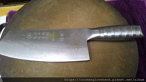 一體成型的桂刀，刀柄比較不容易斷裂。