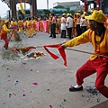 聽說這是在把髒東西趕走