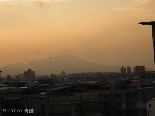 晚霞中的觀音山