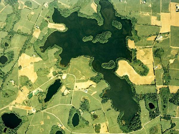 Minamidaito_island_Oike-pond_aerial_photograph.JPG