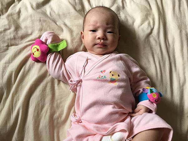 分享牛奶糖三个月亲喂宝宝也可以吃玩睡的作息