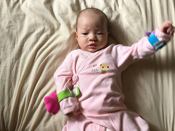 分享牛奶糖三个月亲喂宝宝也可以吃玩睡的作息