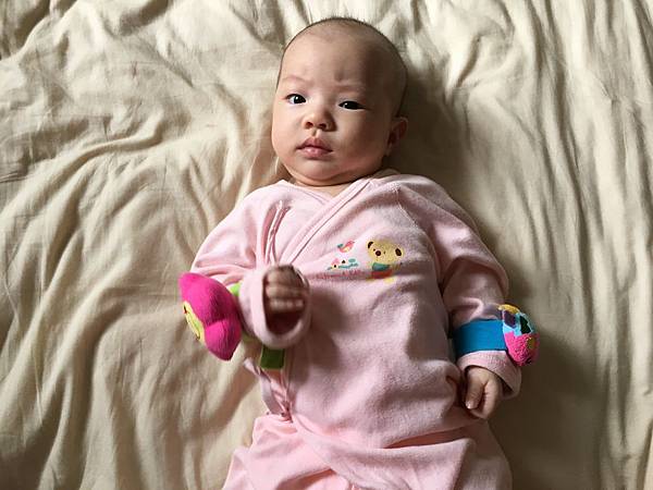 分享牛奶糖三个月亲喂宝宝也可以吃玩睡的作息