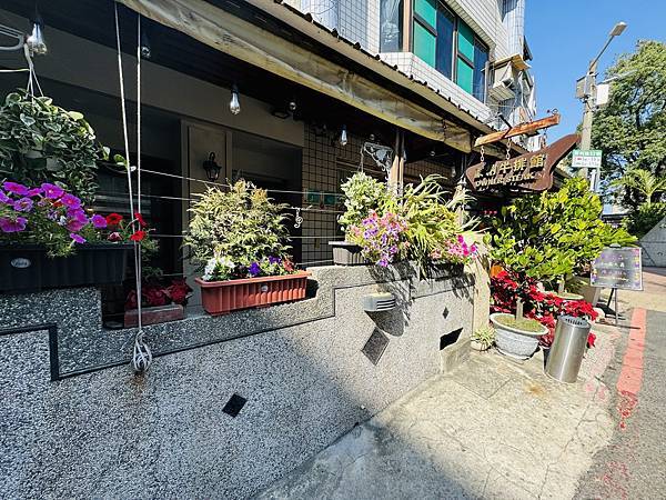 [食記] 台南歐納牛排館 老牌西餐廳 推薦德國豬腳