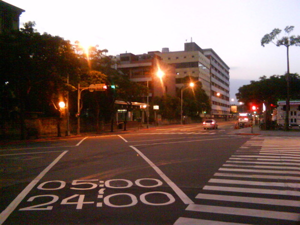 清晨六點街道2.jpg