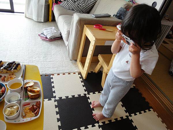 看我拍照學著拍的孩子