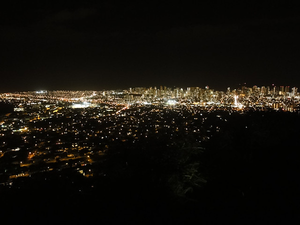 半山腰看Waikiki城市夜景