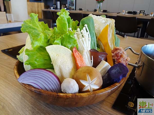 蔬菜盤約有十五、六種食材.JPG 蔬菜盤約有十五、六種食材.JPG