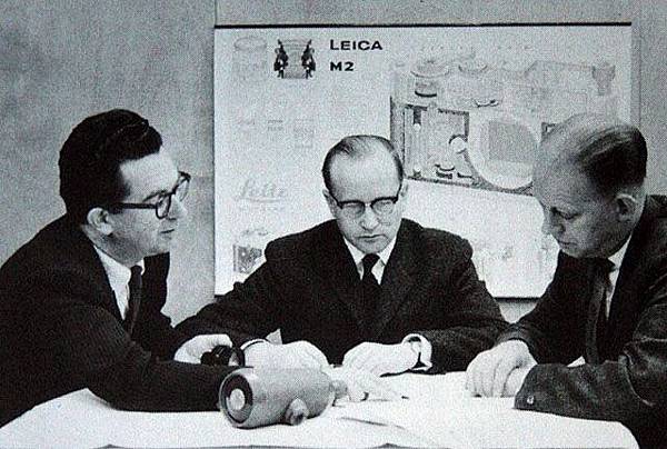 Dr_-Walter-Mandler-center-confers-with-colleagues-640x430.jpg