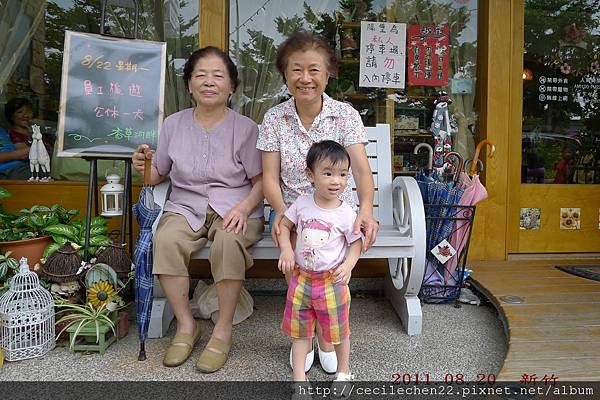 竹北香草河畔_阿祖阿嬤合照_20110820.jpg