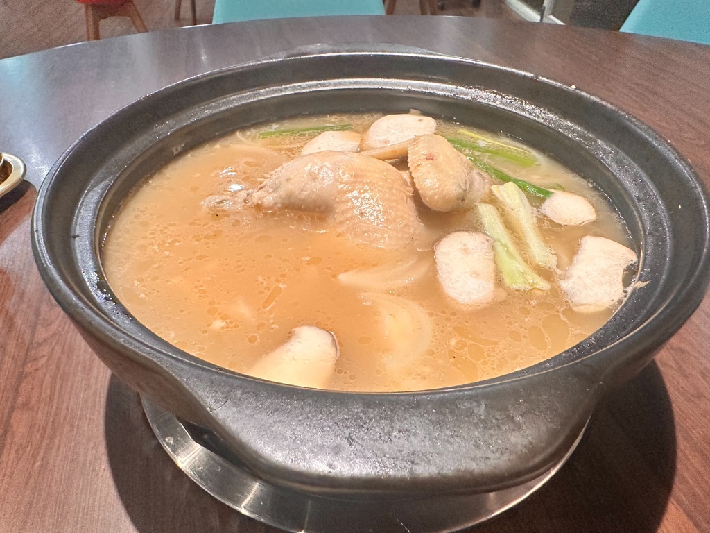 週二美食探索｜宜蘭羅東韓式料理天花板！《韓雞村》半隻雞火鍋膠