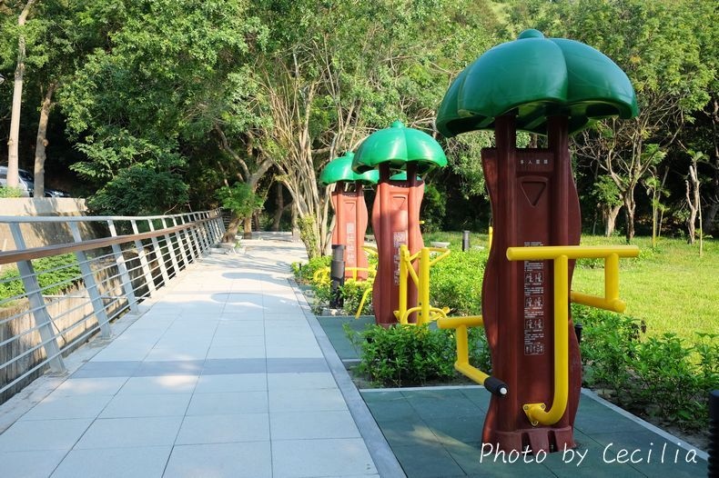 台中清水區｜鰲峰山運動公園 競合體驗遊戲場 星際蟲洞？極限飛