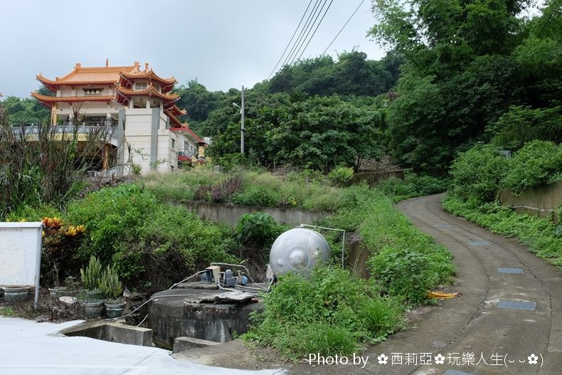 高雄 田寮區 是的 就在南台灣隱藏著一處壯觀的雄偉峭壁 想不想體驗走在山璧夾縫中的刺激快感啊 那就來去走一趟 大崗山一線天 吧 西莉亞玩樂人生