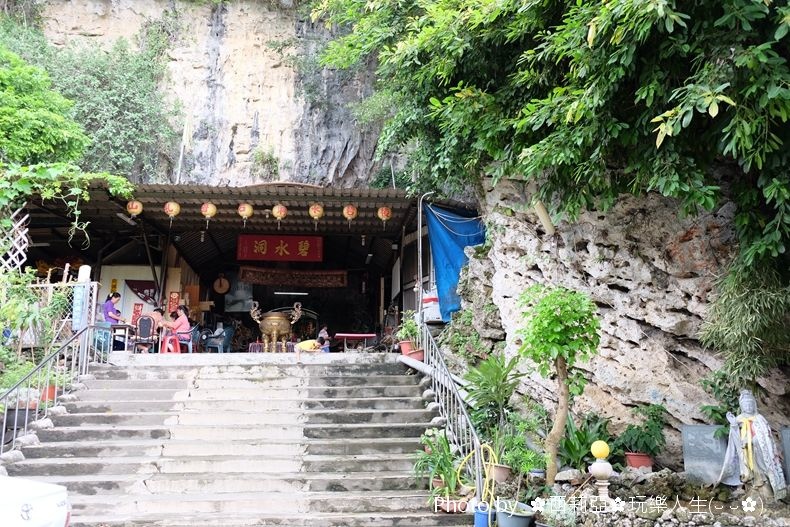 高雄 田寮區 是的 就在南台灣隱藏著一處壯觀的雄偉峭壁 想不想體驗走在山璧夾縫中的刺激快感啊 那就來去走一趟 大崗山一線天 吧 西莉亞玩樂人生