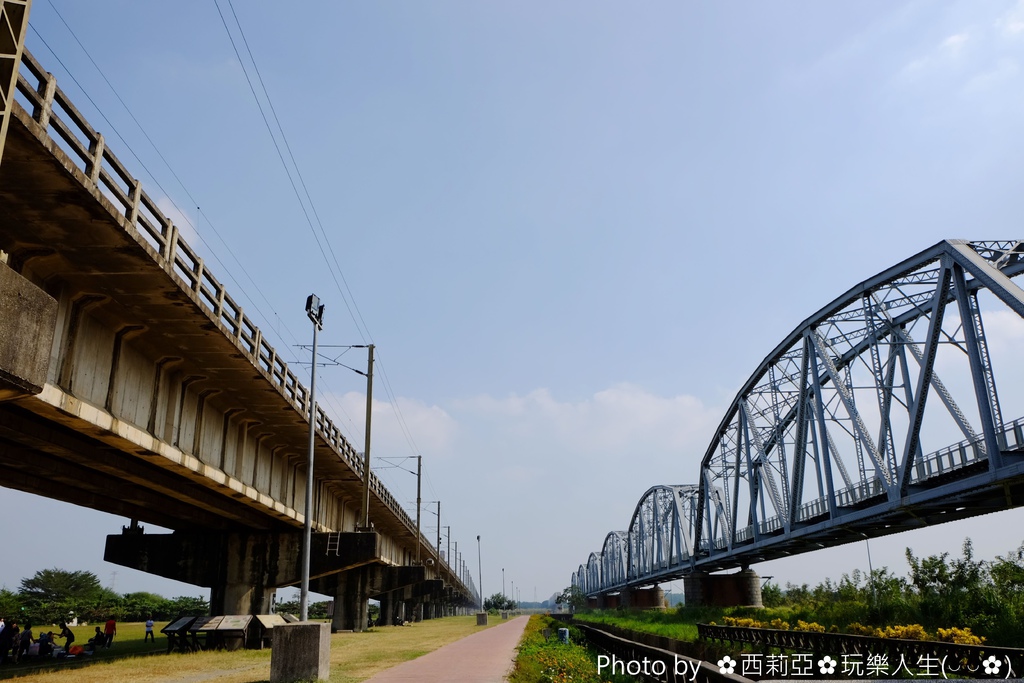 高雄。景點攻略篇｜玩轉高雄行程懶人包 搭乘高捷輕軌 騎乘單車