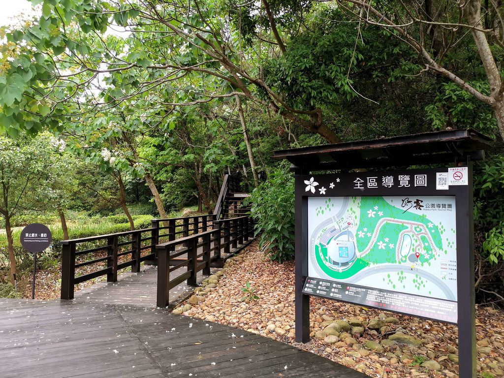 苗栗銅鑼鄉｜臺灣客家文化館/夏雪地景藝術/漸層夢幻裝置藝術/