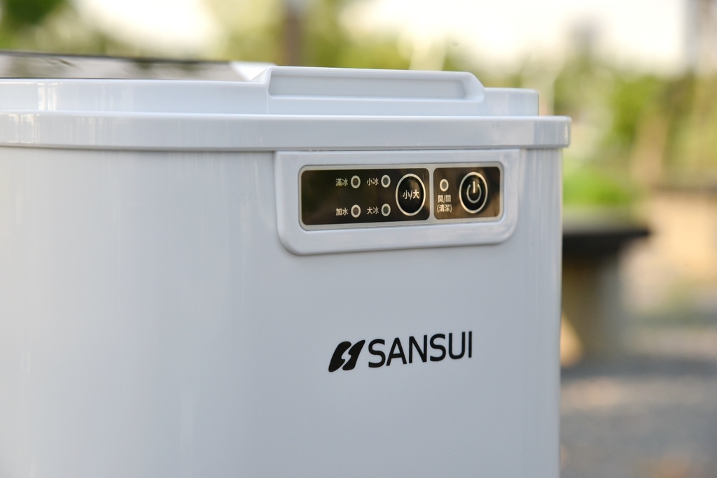 家電開箱|SANSUI山水微電腦全自動製冰機SI-M2 快速製冰容量大 一鍵自動清洗超方便,大小冰塊提供選擇 露營、派對、聚餐、家用製冰機|西莉亞玩樂人生 SANSUI 山水 微電腦全自動製冰機 SI-M2 快速製冰容量大 一鍵自動清洗超方便,大小冰塊選擇 露營製冰機 派對、聚餐