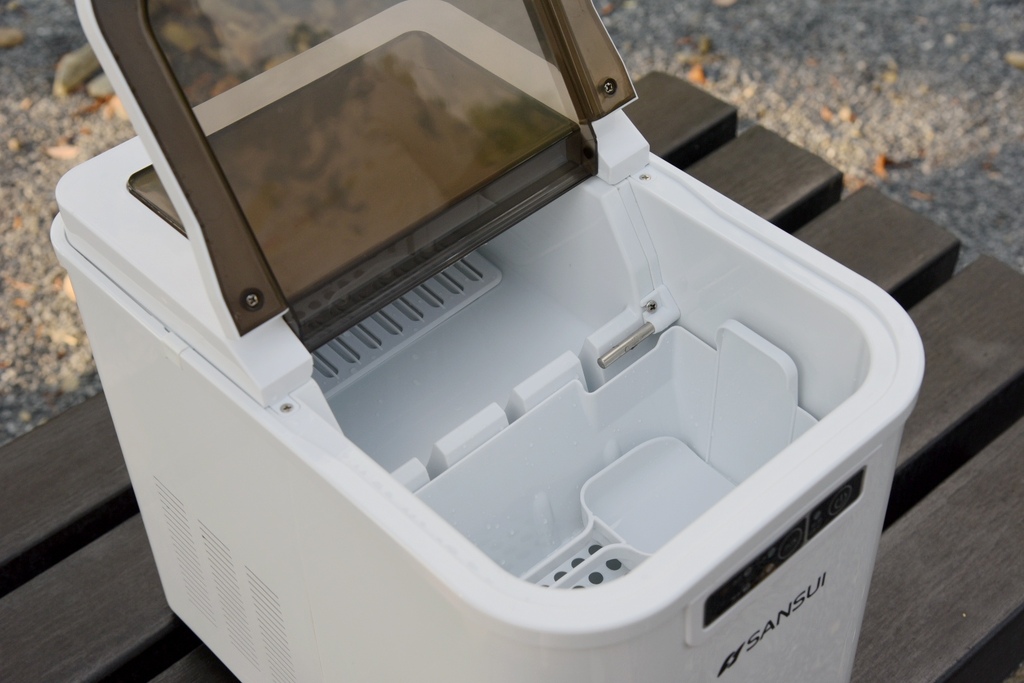 家電開箱|SANSUI山水微電腦全自動製冰機SI-M2 快速製冰容量大 一鍵自動清洗超方便,大小冰塊提供選擇 露營、派對、聚餐、家用製冰機|西莉亞玩樂人生 SANSUI 山水 微電腦全自動製冰機 SI-M2 快速製冰容量大 一鍵自動清洗超方便,大小冰塊選擇 露營製冰機 派對、聚餐