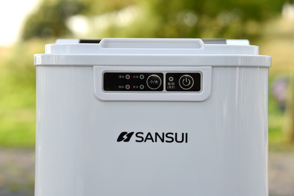 家電開箱|SANSUI山水微電腦全自動製冰機SI-M2 快速製冰容量大 一鍵自動清洗超方便,大小冰塊提供選擇 露營、派對、聚餐、家用製冰機|西莉亞玩樂人生 SANSUI 山水 微電腦全自動製冰機 SI-M2 快速製冰容量大 一鍵自動清洗超方便,大小冰塊選擇 露營製冰機 派對、聚餐