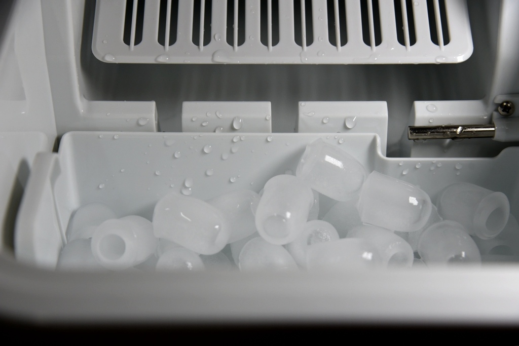 家電開箱|SANSUI山水微電腦全自動製冰機SI-M2 快速製冰容量大 一鍵自動清洗超方便,大小冰塊提供選擇 露營、派對、聚餐、家用製冰機|西莉亞玩樂人生 SANSUI 山水 微電腦全自動製冰機 SI-M2 快速製冰容量大 一鍵自動清洗超方便,大小冰塊選擇 露營製冰機 派對、聚餐