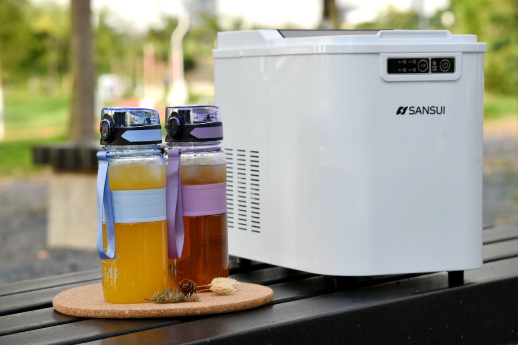 家電開箱|SANSUI山水微電腦全自動製冰機SI-M2 快速製冰容量大 一鍵自動清洗超方便,大小冰塊提供選擇 露營、派對、聚餐、家用製冰機|西莉亞玩樂人生 SANSUI 山水 微電腦全自動製冰機 SI-M2 快速製冰容量大 一鍵自動清洗超方便,大小冰塊選擇 露營製冰機 派對、聚餐